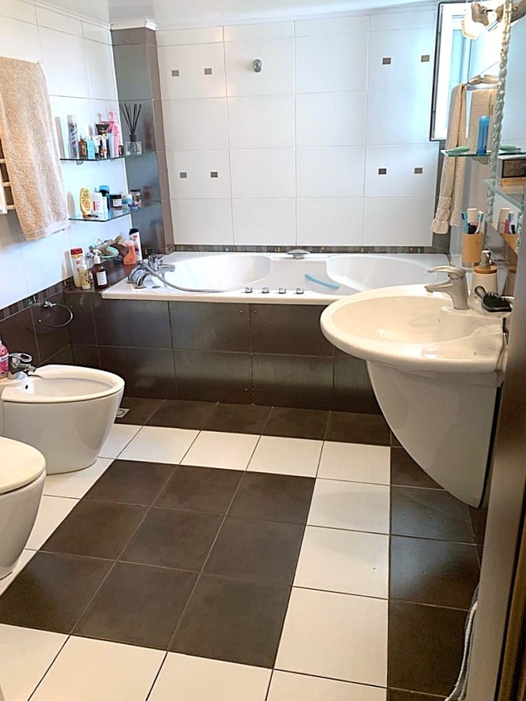 продажа многокомнатной квартиры номер A-174376 в Приморском районе, фото номер 18